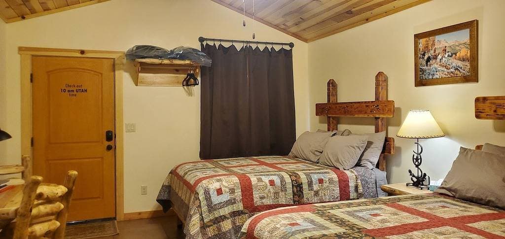 East Zion-Glendale Ranch Cabin 2 1