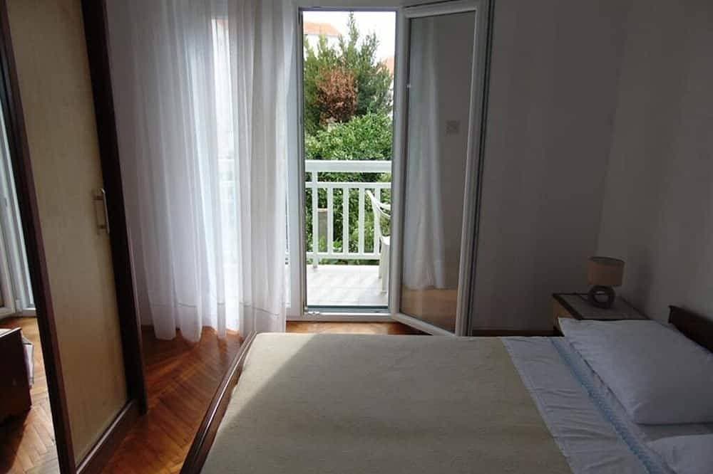 Foto 3 von 18: 3-Zimmer-Ferienwohnung mit Balkon und Meerblick Sucuraj, Hvar