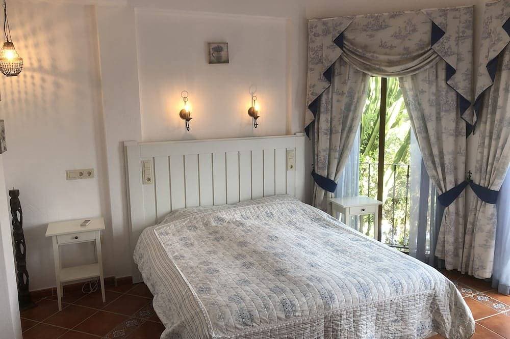 Foto 3 von 30: Privatvilla mit Pool, 4 Gehminuten vom Strand El Faro entfernt, Glasfasernetz