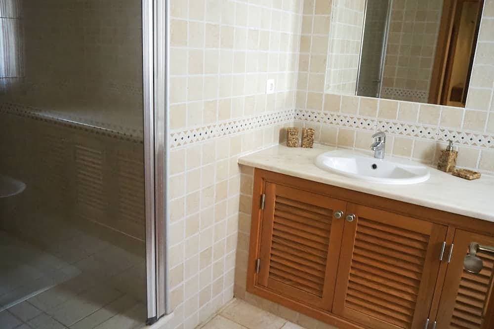 Foto 9 von 30: Atemberaubende 3 Schlafzimmer Reihenhaus, nahe dem Pool, in der Ansicht, Salema