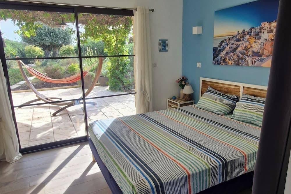 A peaceful bed-and-breakfast nestled in the heart of the garrigue. 1