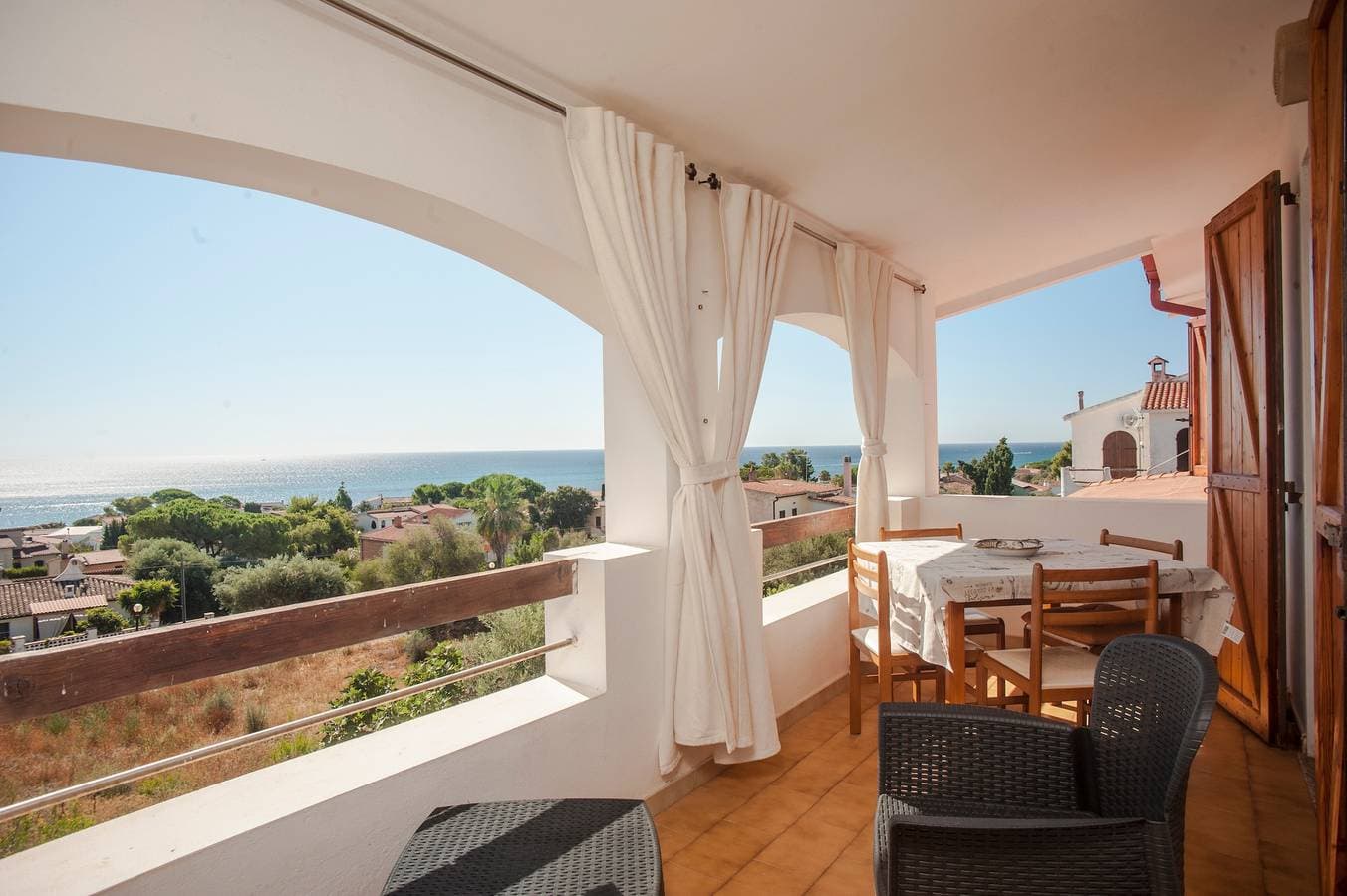 Foto 4 von 27: Ferienwohnung "Vista Mare" in der Nähe dem Strand mit Meerblick, Balkon & Garten