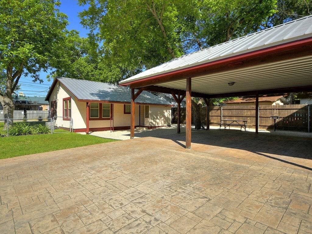 Foto 9 von 25: Experience the ultimate vacation just across from the Schlitterbahn Waterpark