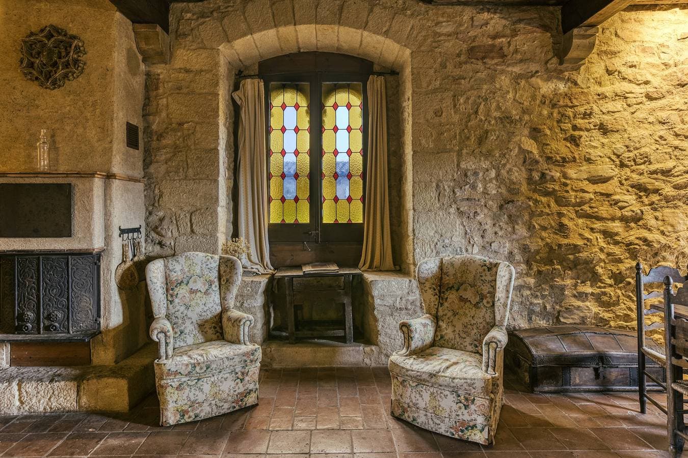 Foto 4 von 37: Burg 'Castell De Palau Sator' mit Bergblick, WLAN und Klimaanlage