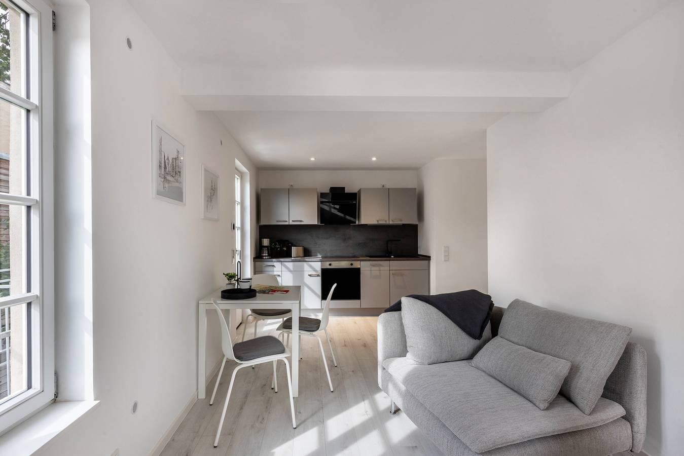 Foto 8 von 30: Ferienwohnung 'Saale Fewo Mit Burgblick' mit Seeblick, Gemeinschaftsgarten und Wi-Fi