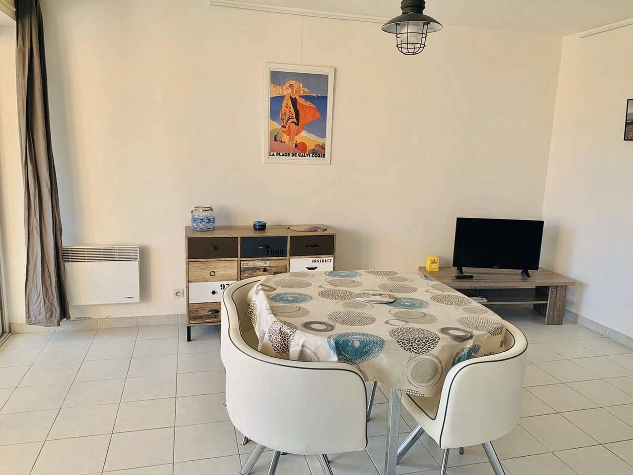Foto 13 von 16: Zweizimmerwohnung, 4 Betten, Strandnähe, 700m zum Strand, Parkplatz, Citadelle zu Fuß erreichbar