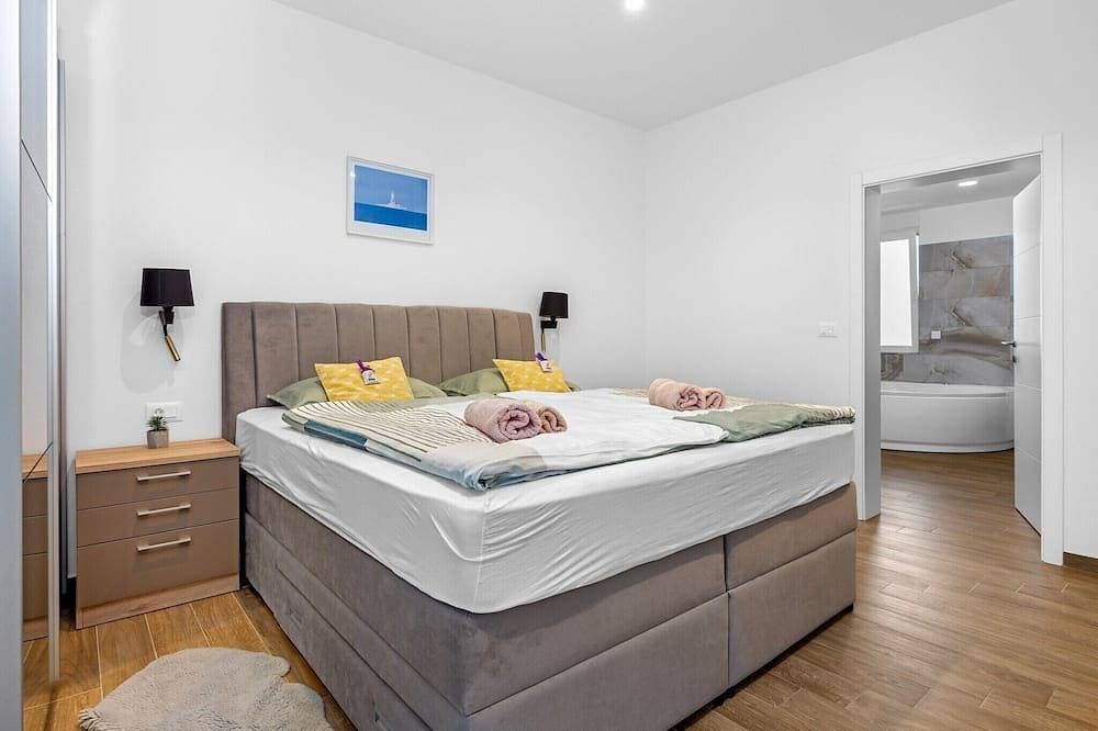 Foto 4 von 30: Villa mit Pool, Spielzimmer, Garten