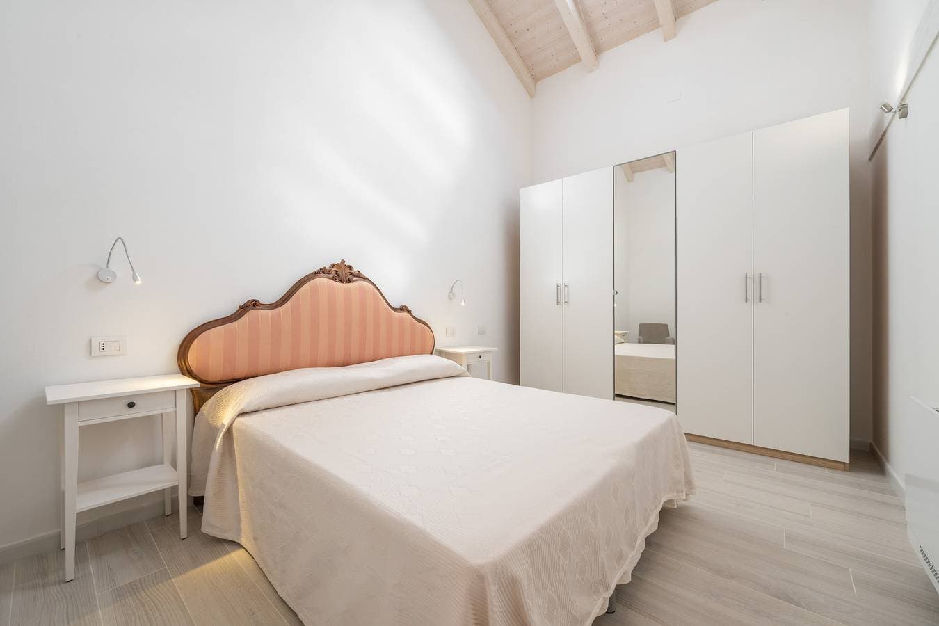 Foto 11 von 32: Ferienwohnung 'Casa Vacanze Riflessi Sul Mare' mit Balkon, Highspeed-WLAN und Klimaanlage