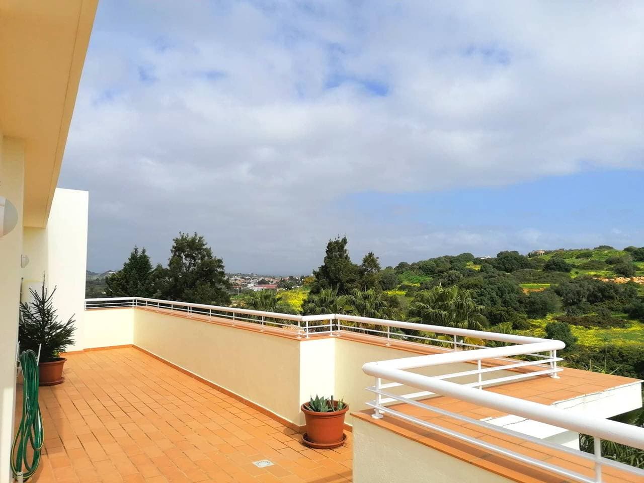 Foto 7 von 17: Top Floor Apartment with Large Terrace and Sea Views