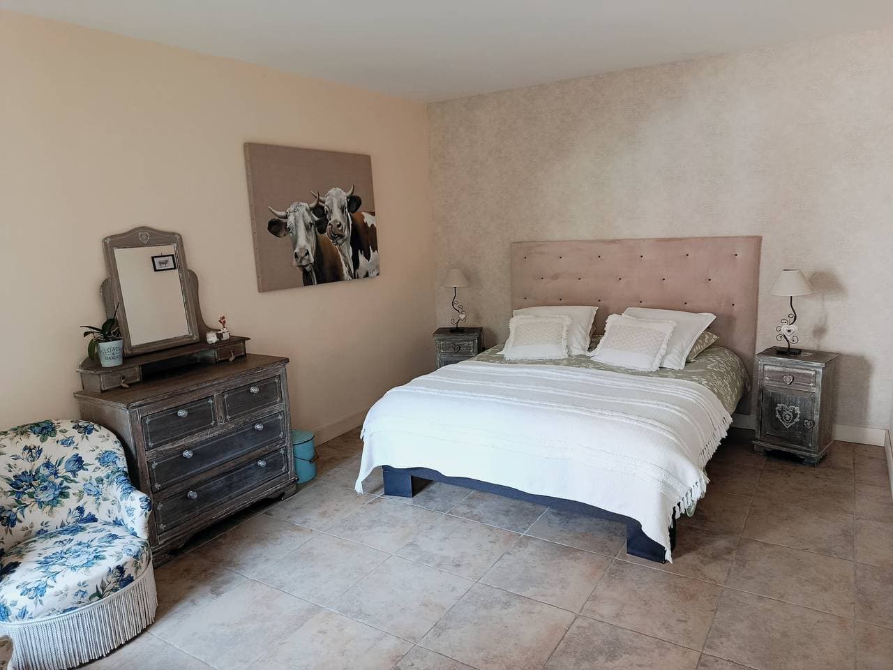 Foto 4 von 48: Zimmer 'L'étable' mit Gemeinschaftspool und gemeinsamer Terrasse