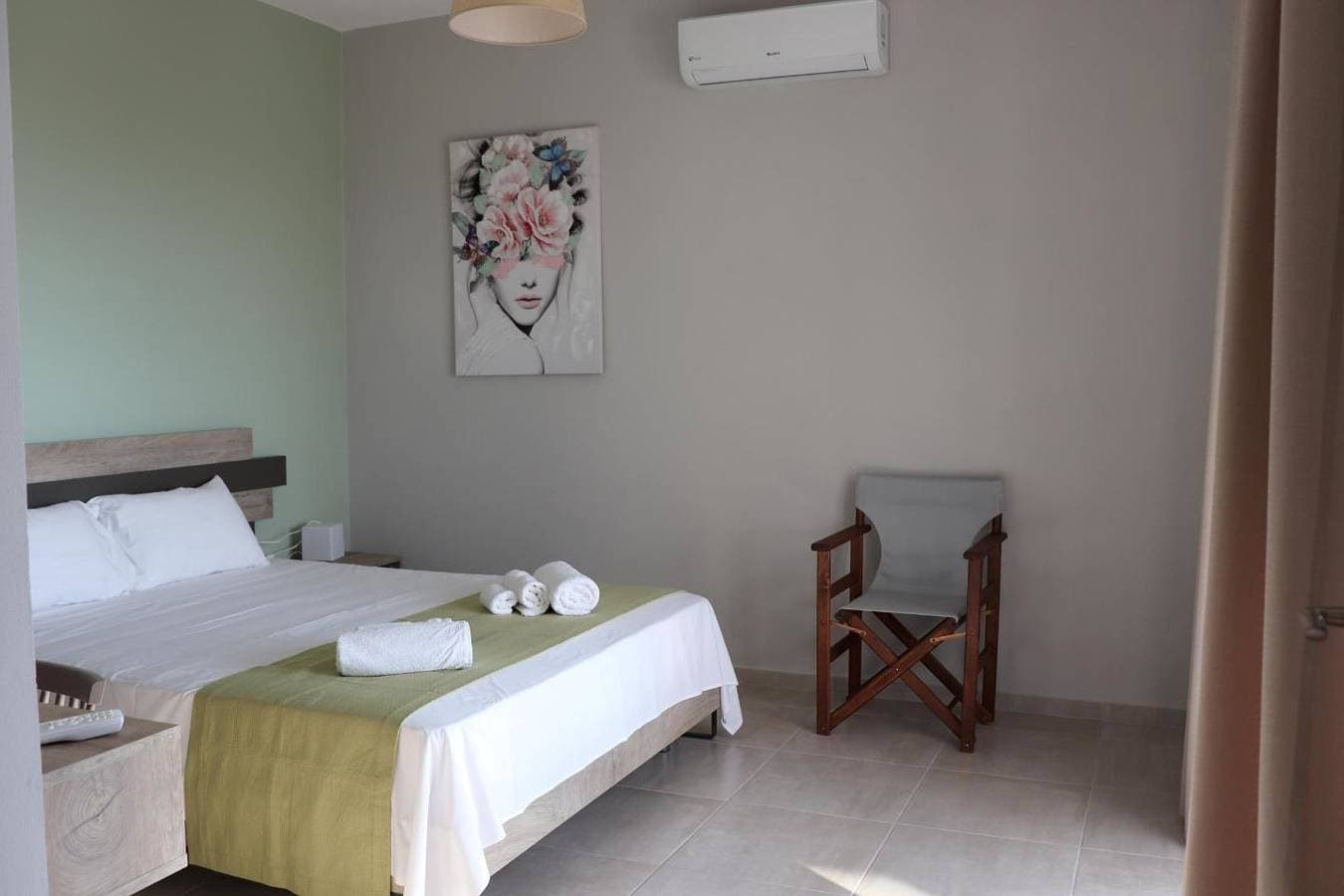 Foto 13 von 32: Weiter Blick auf Landschaft und Meer, Pool, 4 Pers. | Ferienhaus Triopetra, Kreta