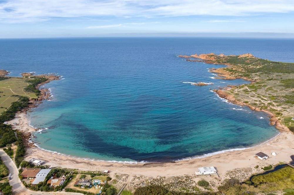 Foto 10 von 12: Two-room apartment of approximately 28 m2, located on the ground floor or first floor with sea view, composed of a living room with kitchenette, double sofa bed, double bedroom (joinable single beds), bathroom, balcony or veranda. Some apartments may hav
