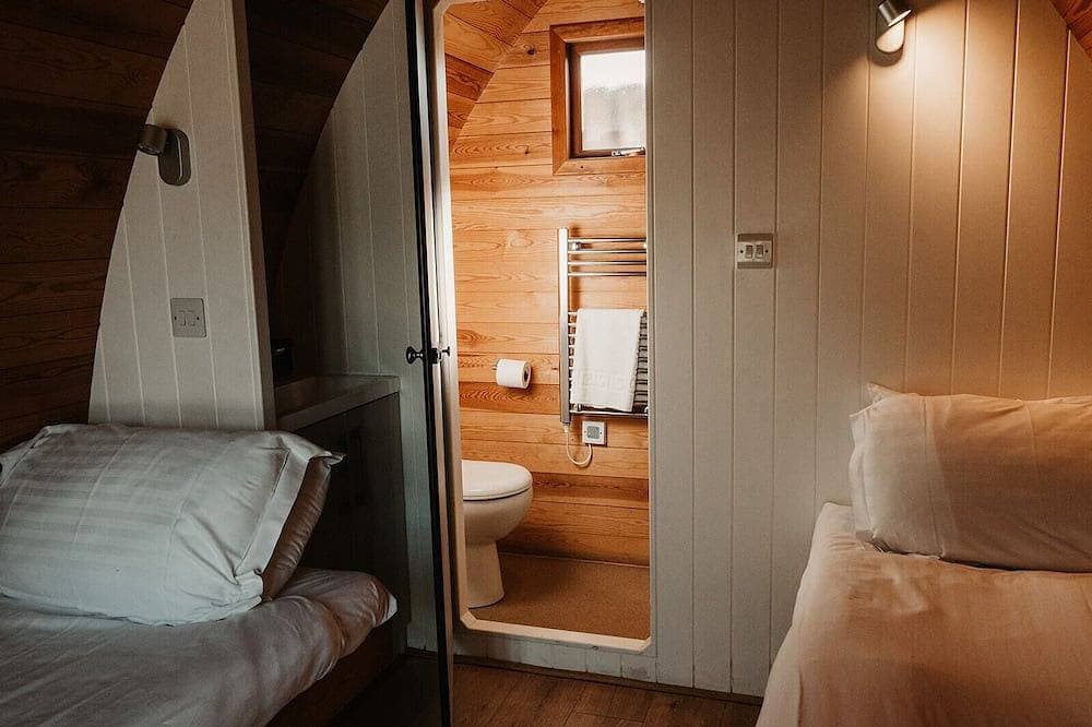 Foto 2 von 6: Kabine-Ensuite mit Dusche-Blick auf die Landschaft-Twin Glamping Pod