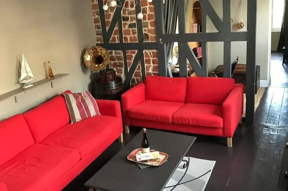 Appartement Typique de 54 m², Plein Centre au Calme 1