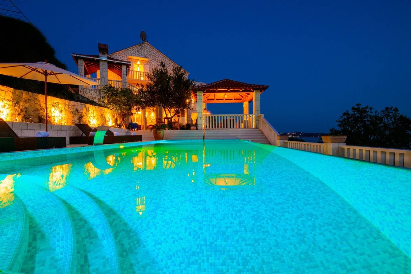 Foto 2 von 89: 4-Zimmer-Haus mit Terrasse und Meerblick Soline, Dubrovnik K-3548