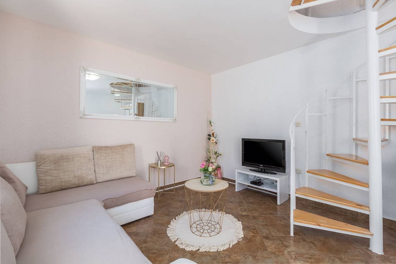 Foto 6 von 14: Besonderes Apartment mit eigener Galerie im Dachgeschoss - nur wenige Minuten zum Strand