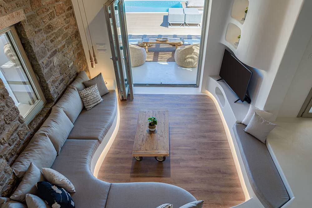 Foto 4 von 30: 4 Bedroom Villa in Kalafatis and just 800 m. away from the sea