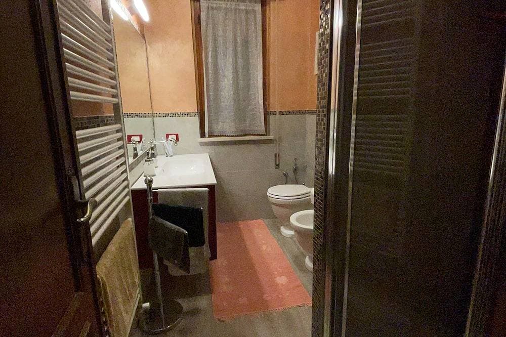 Foto 4 von 6: Eugenia House, Cozy double room in private house.
