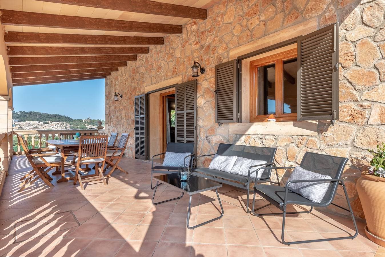Foto 7 von 27: Gemütliches Ferienhaus "Solluna" mit WLAN, Pool, Terrasse und Garten mit Blick auf die Berge