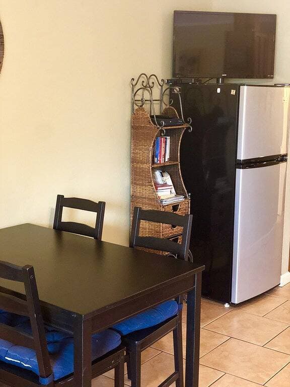 Neue Auflistung!  Schöne aktualisierte Wohnung mit direktem Blick auf den Fluss vom Balkon 1