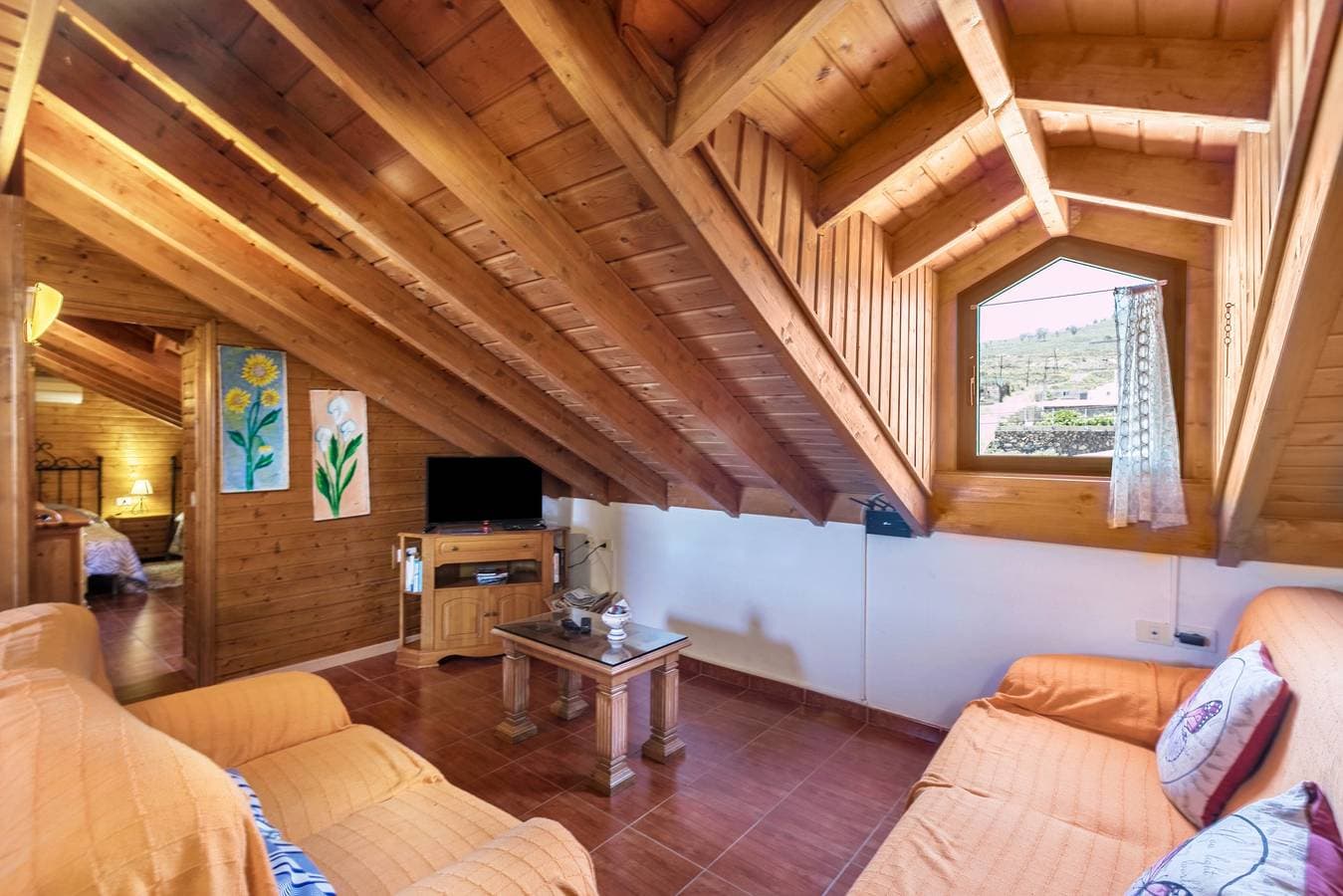 Foto 3 von 20: Ferienwohnung 'Buhardilla Armonia Rural' mit Meerblick, Gemeinschaftspool, Garten und WLAN