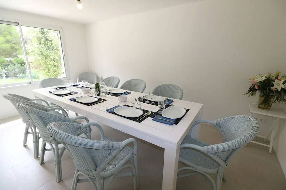 Foto 11 von 30: New family villa with pool and garden next to the beach (licenseETV2325)