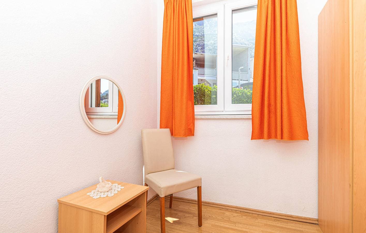 Foto 13 von 22: Reizende Ferienwohnung in Makarska: 700 m bis zur Küste, WLAN, Parkplatz und mehr!