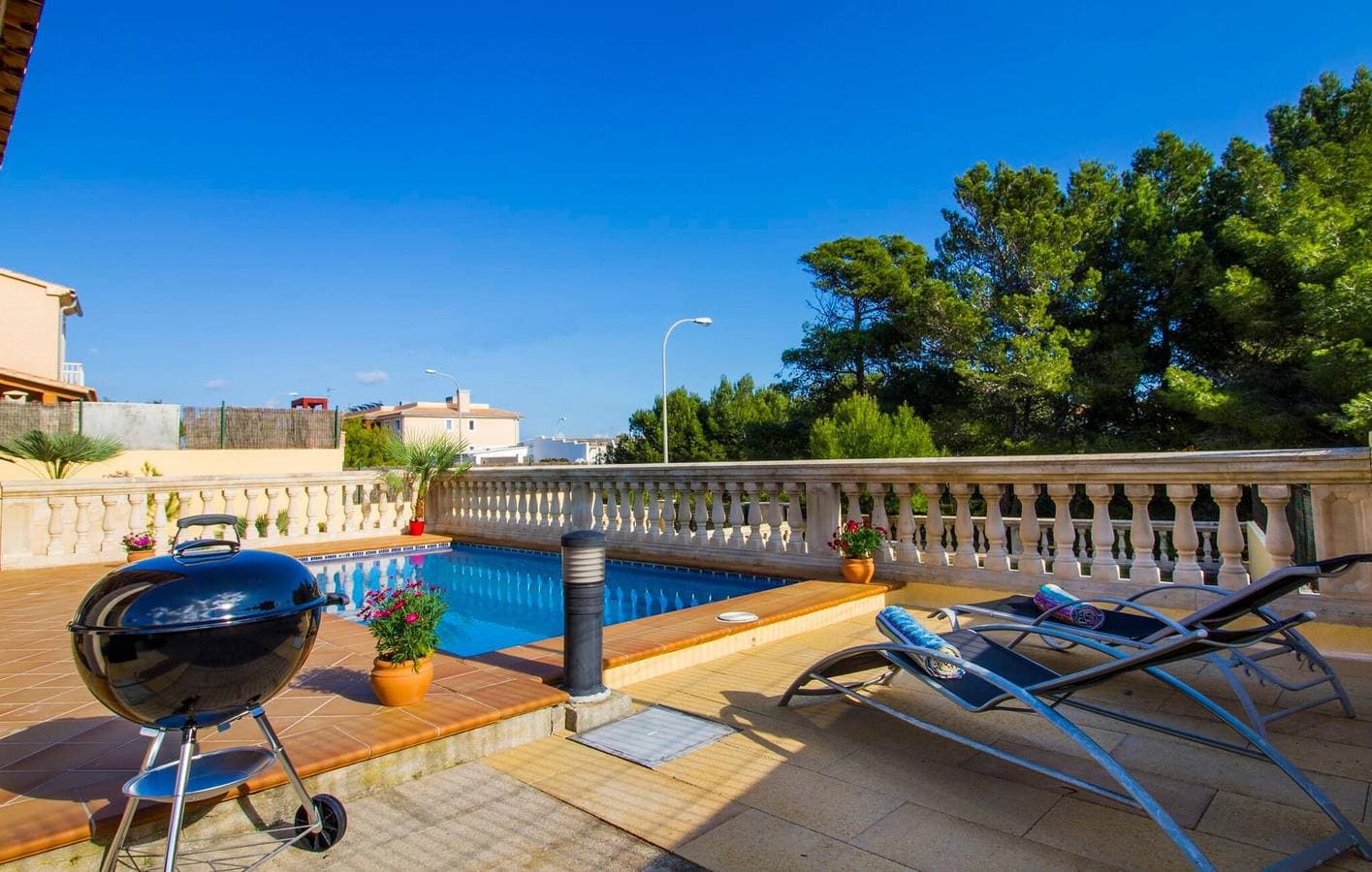 Foto 5 von 36: Rückzugsort am Meer mit Pool und Terrasse bei Cala Mitjana