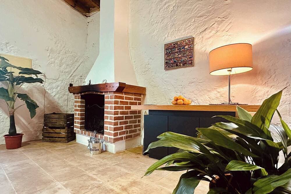 Foto 6 von 30: Charmantes Weinlager-Loft mit Terrasse, Pizzaofen & Kamin – 15 Min. zum Strand
