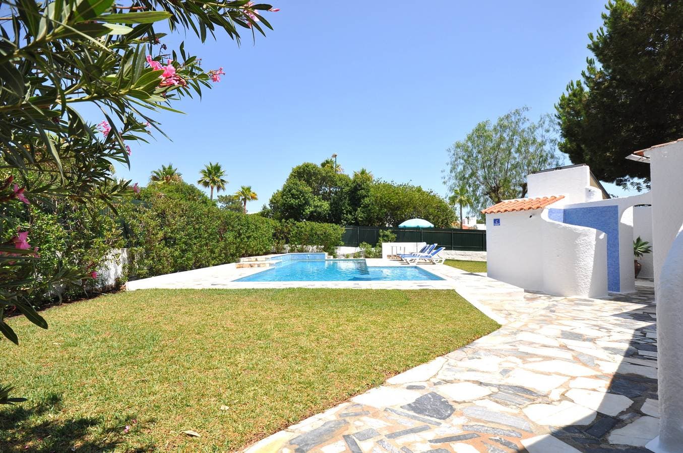 Foto 6 von 25: Herrliche einstöckige Villa, privater Pool, kostenlose Klimaanlage und WLAN
