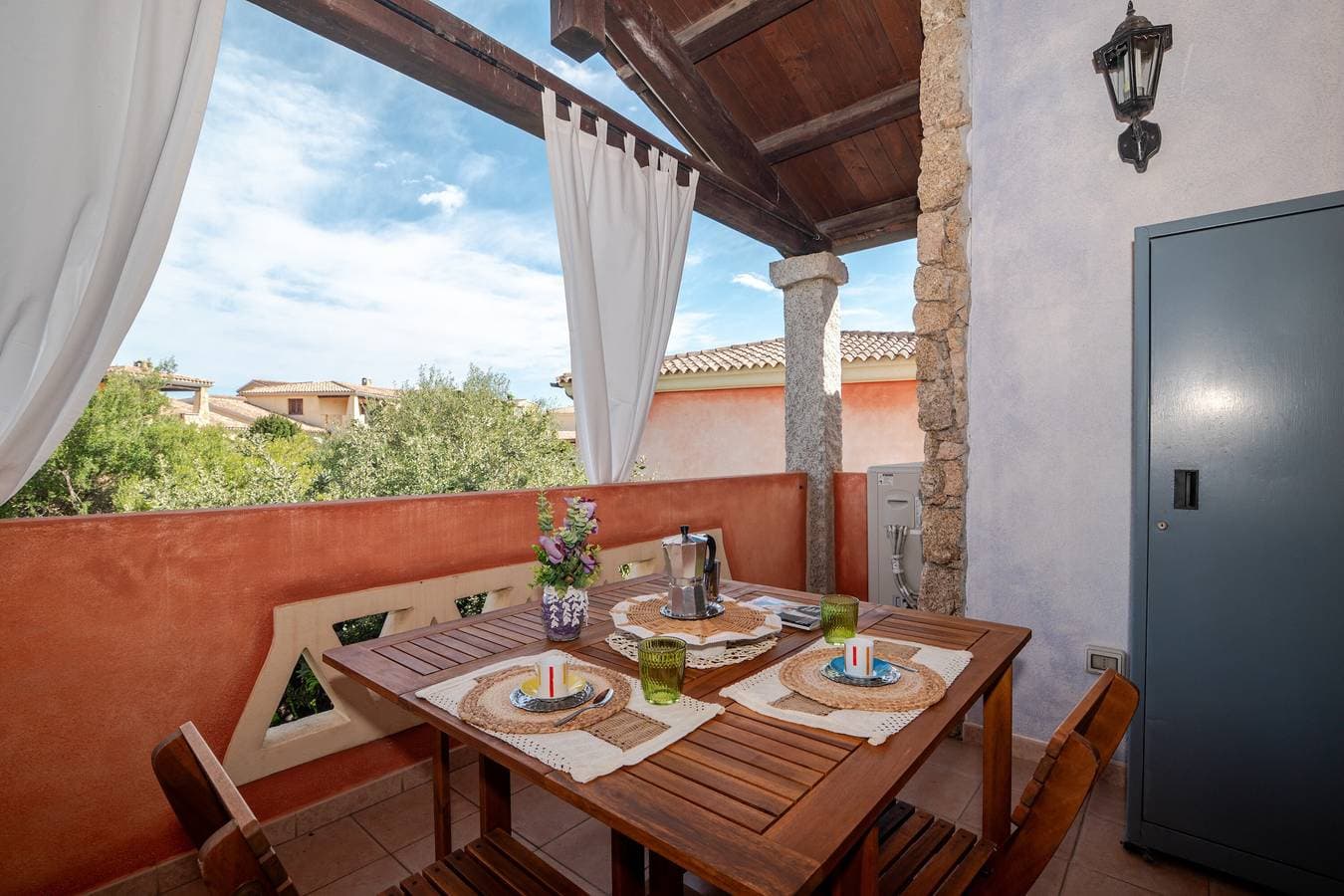 Foto 2 von 26: Apartment 'Trilocale I Graniti San Teodoro' mit privater Terrasse und Klimaanlage