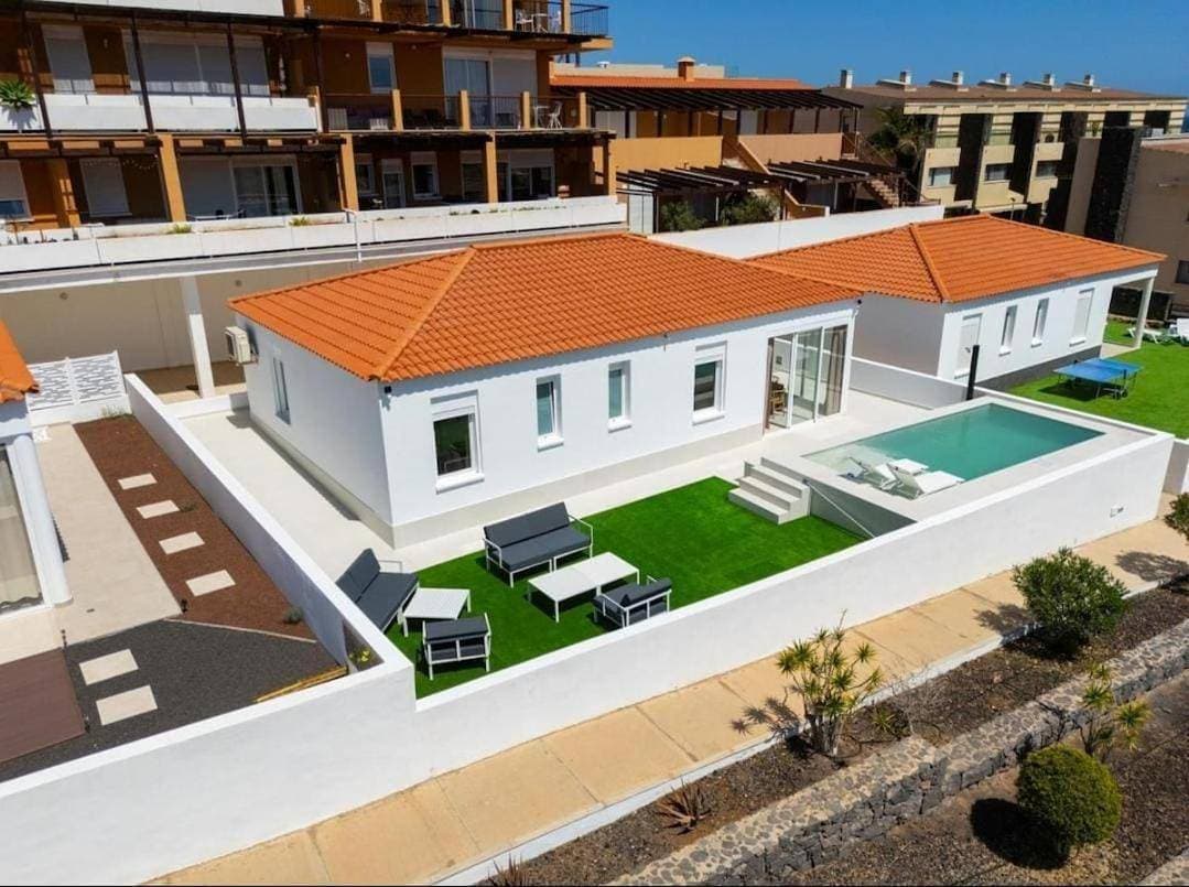 Foto 4 von 5: Three-Bedroom House