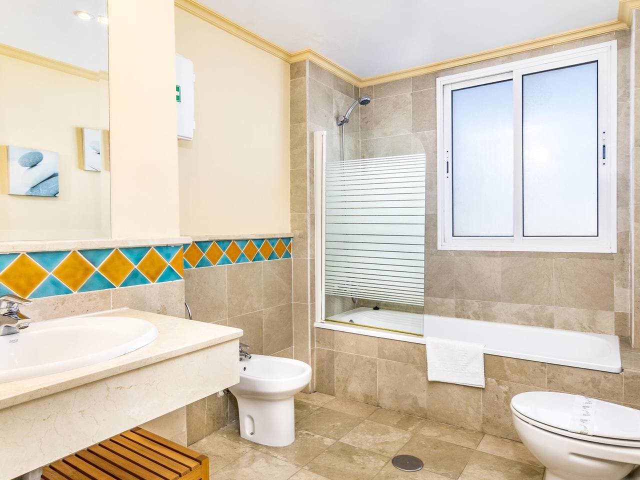 Foto 4 von 22: Apartment am Meer mit Pool, Klimaanlage, WLAN und Parkplatz in Marbella