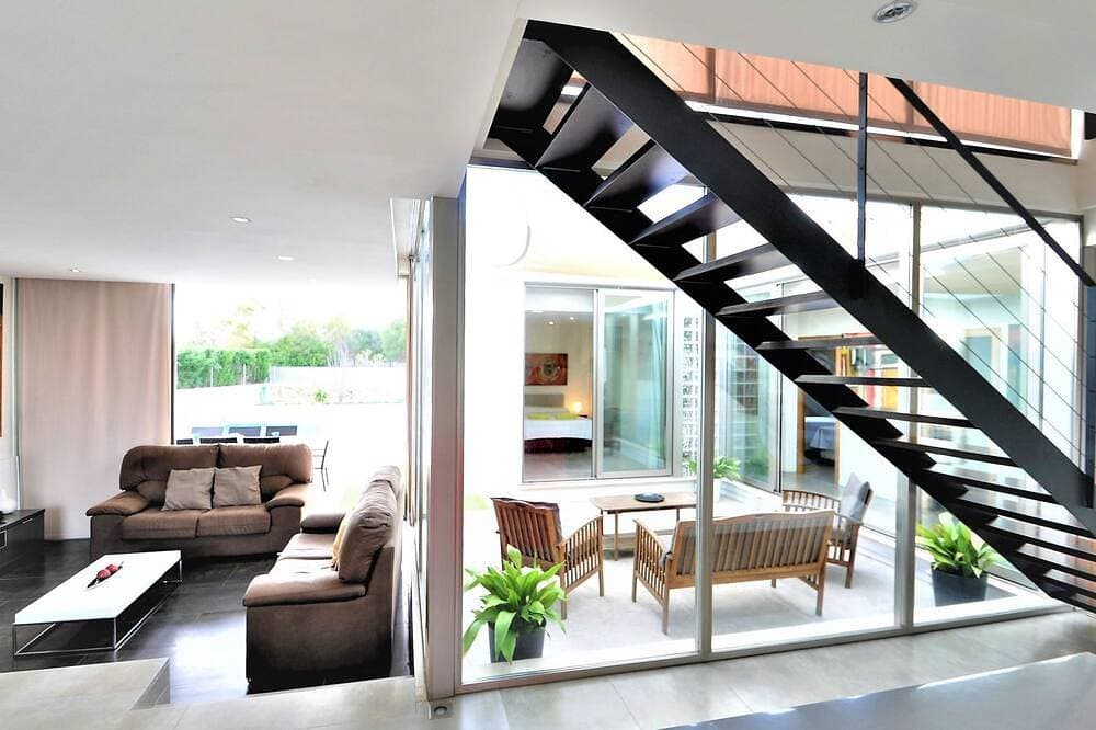 Foto 10 von 30: Moderna Villa cerca del golf y con piscina privada, ideal para familias - ofert