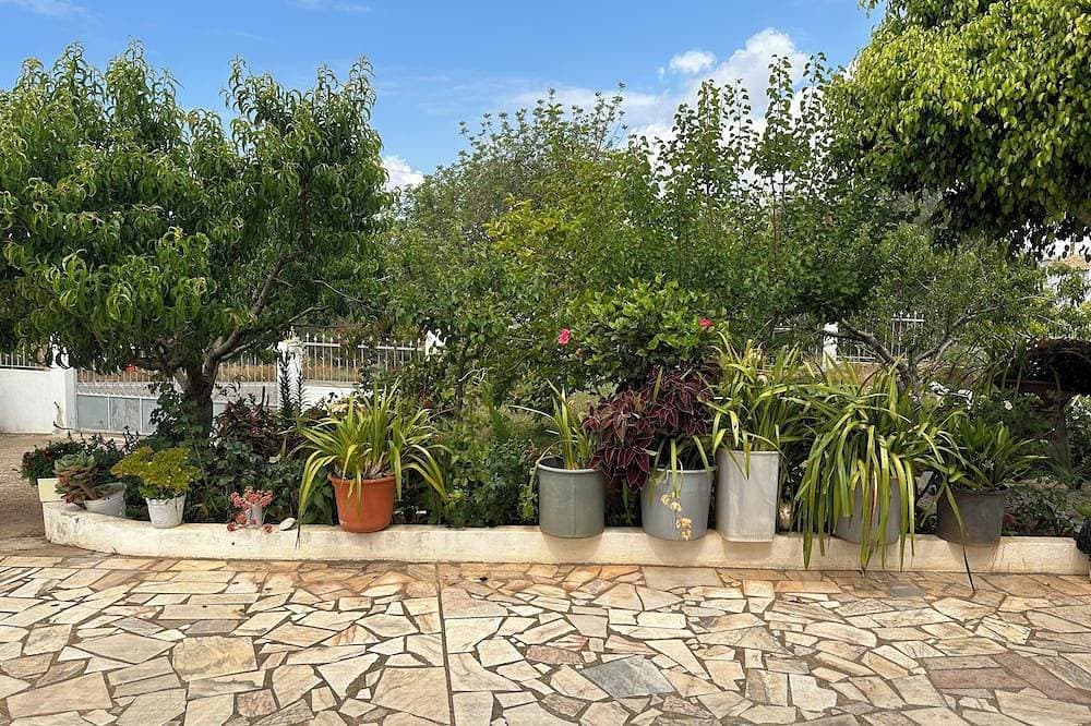 Foto 13 von 30: Flower Country House Near the Sea
