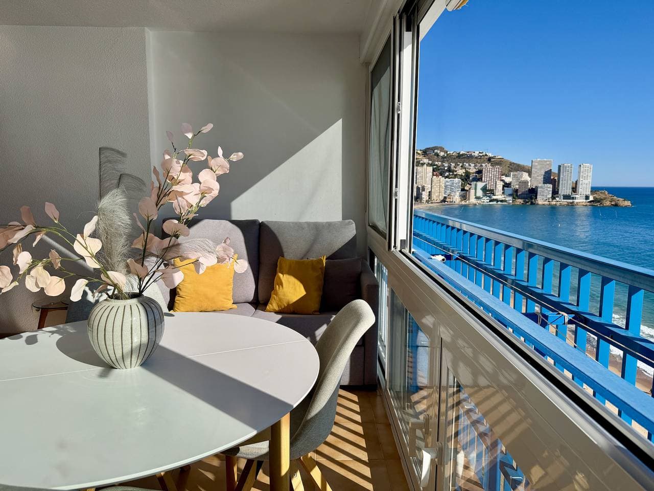 Seafront Apartment with Private Free Parking 1
