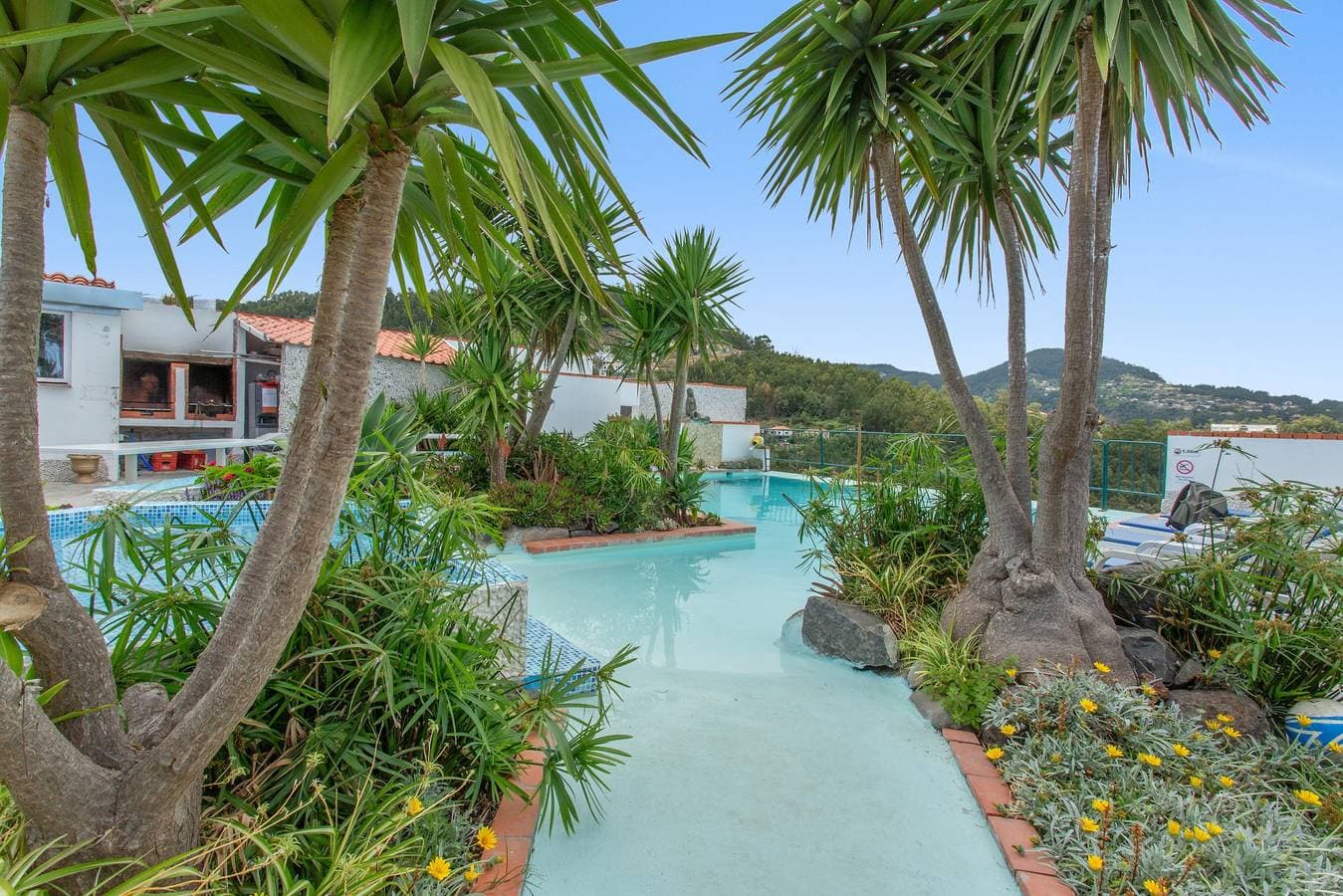 Foto 2 von 44: Bungalow 'Private House Ocean View - 2' mit Gemeinschaftspool, Garten und WLAN