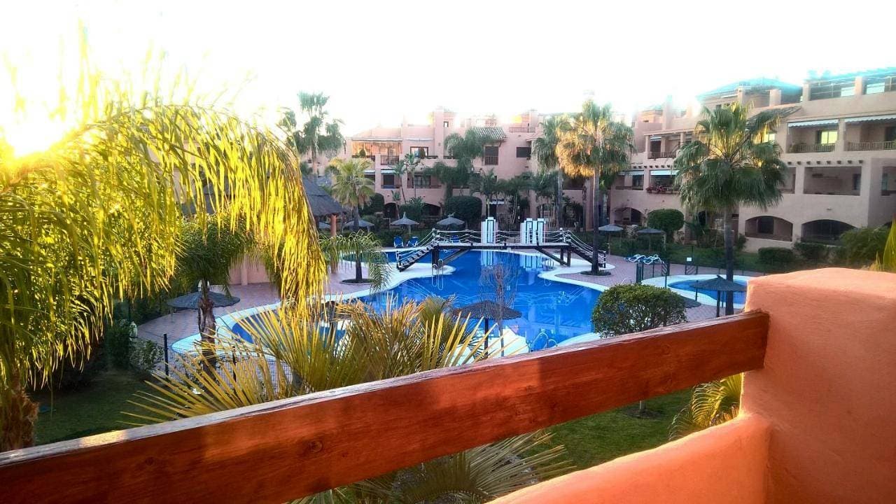 Foto 2 von 59: Superior Two Bedroom Apartment with Pool View