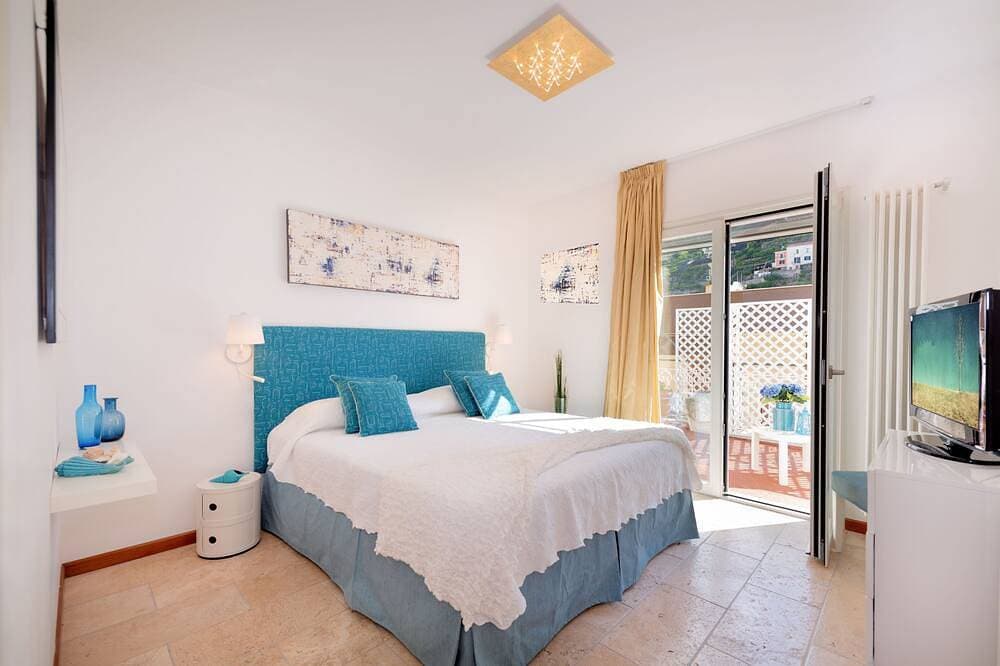Foto 4 von 19: Boutique Penthouse, Sea View, Close to Beach by Amalfivacation.It