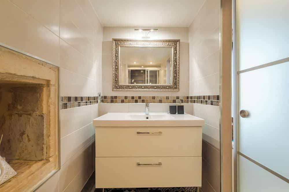 Foto 6 von 17: Separate master suite, 18th century residence