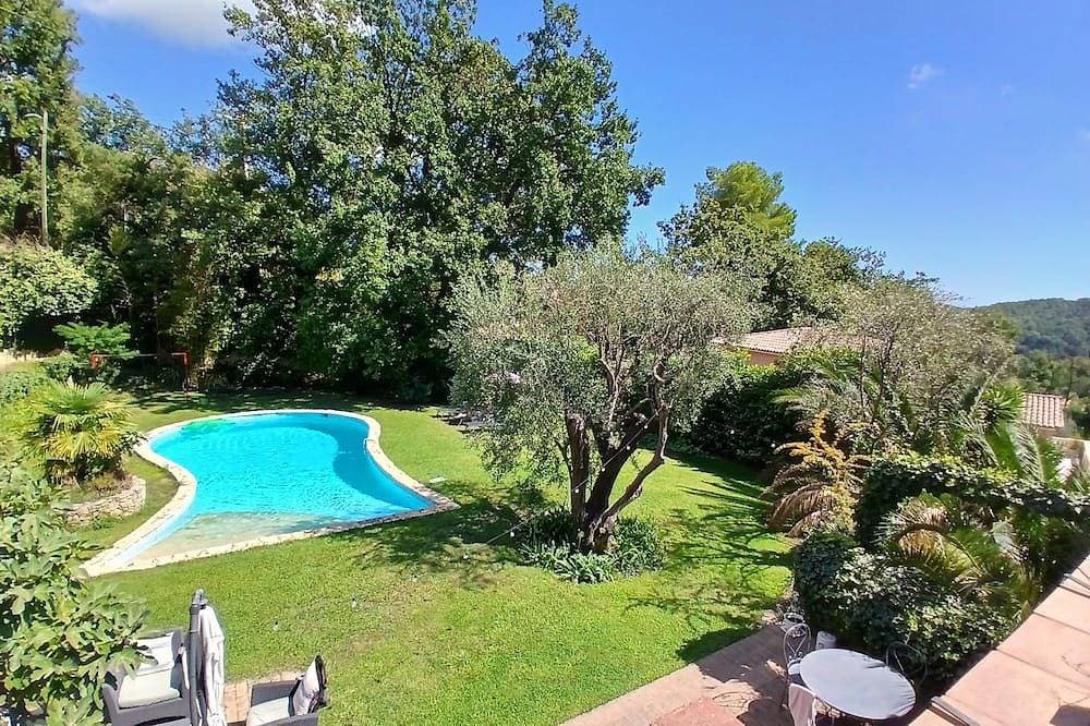 Rose Stone: 2-Bedroom Apartment with Pool, Where Land Meets Sea on the Riviera 1