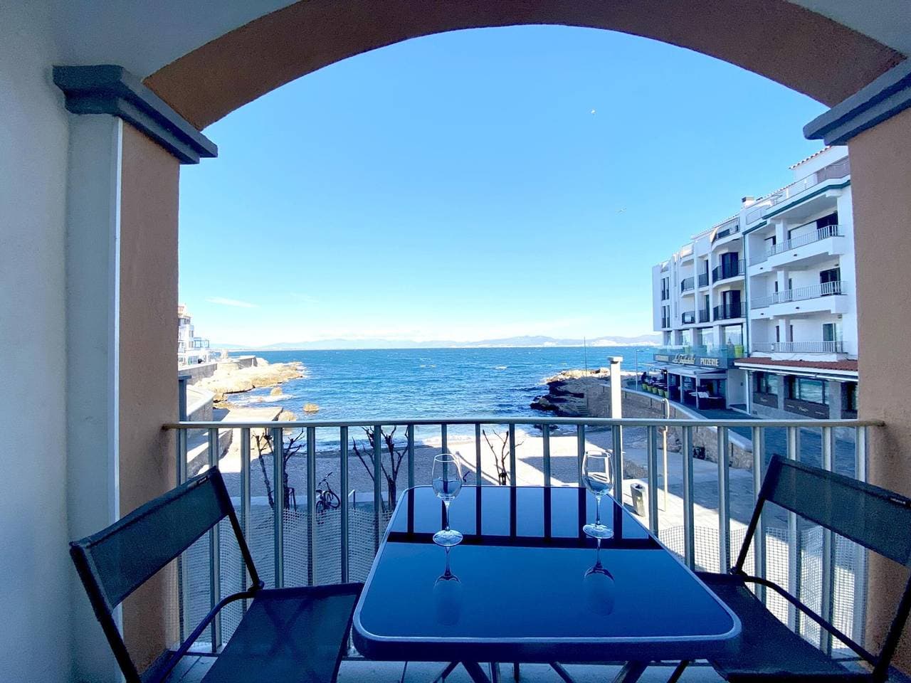 Schöne Wohnung in L'Escala, 1 Schlafzimmer, Terrasse, ausgestattete Küche, nahe Strände und Geschäft... 1