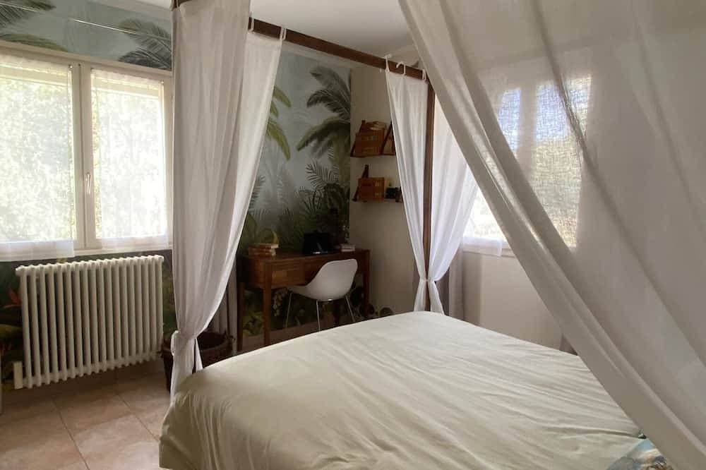 Foto 2 von 30: Komfortable Villa im Herzen eines Gartens mit Olivenbäumen.