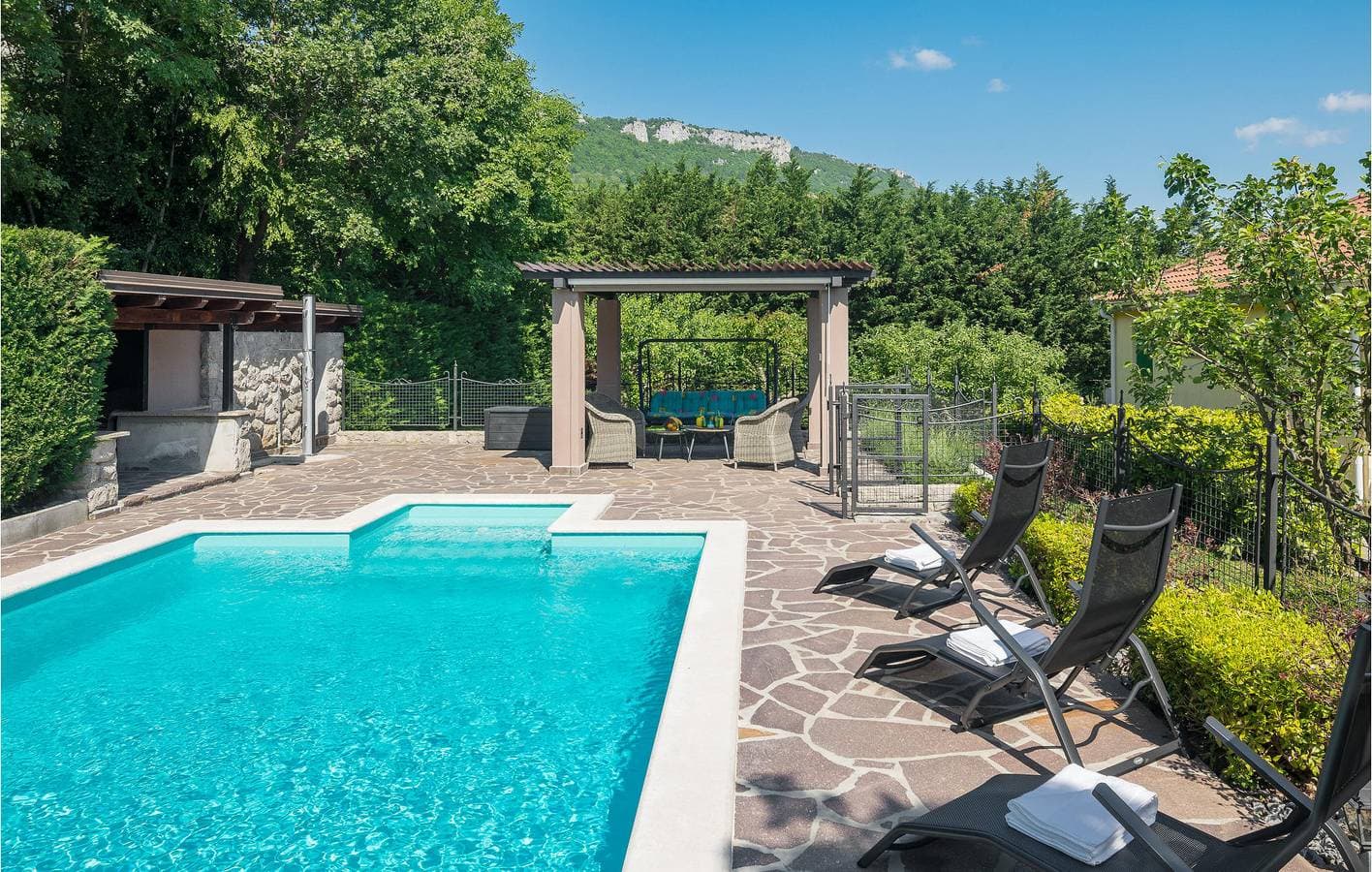 Foto 12 von 35: Geräumige Unterkunft, 2 km von Buzet entfernt: Pool, WLAN und Parkplatz inklusive