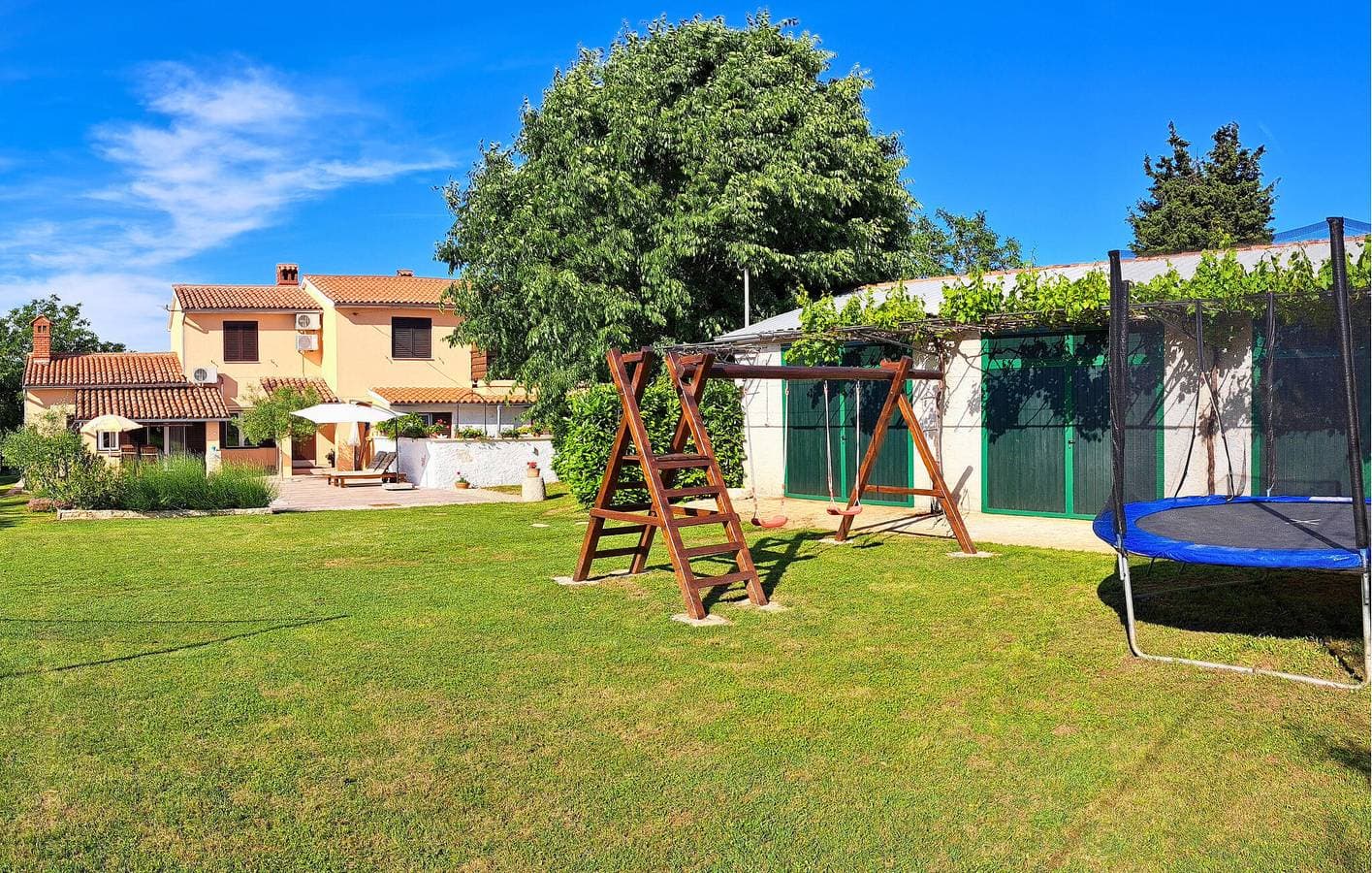 Foto 6 von 35: Moderne 2-Zimmer-Wohnung mit Pool und Terrasse in der Nähe des Stadtzentrums von Manjadvorci