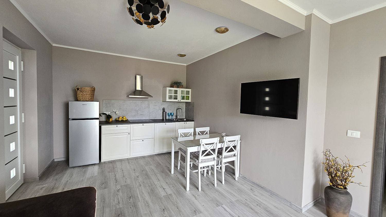 Foto 5 von 23: Hundefreundliches Luxusapartment mit Pool, Babybett, Parkplatz, WiFi