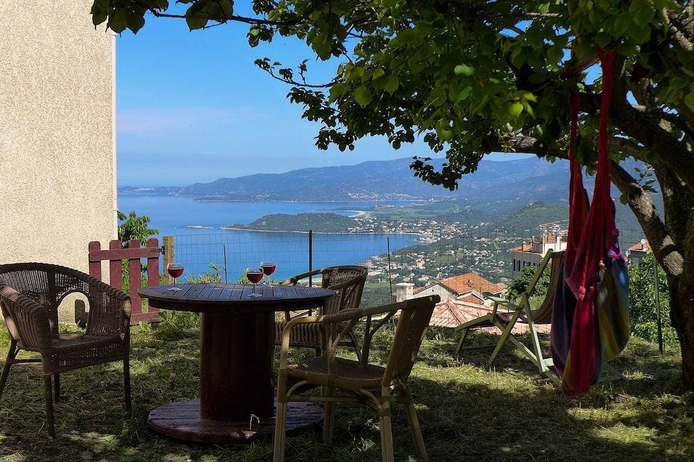Foto 13 von 23: Panoramablick auf das Meer und die Berge, Freistehendes Dorfhaus,