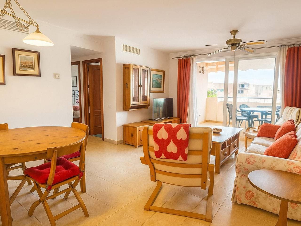 Foto 9 von 25: Helle Wohnung in Estepona mit Balkon und privatem Parkplatz