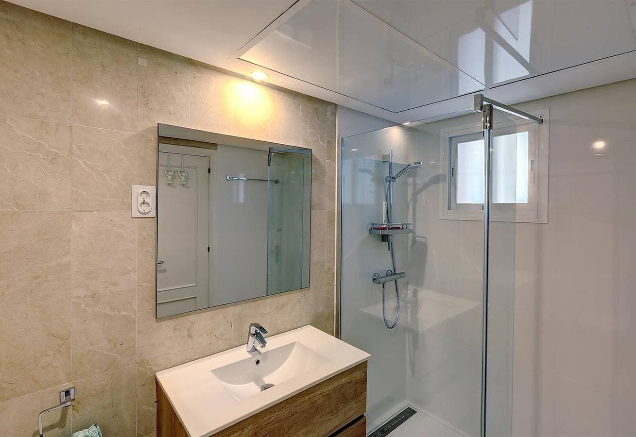 Foto 11 von 25: Ferienwohnung "Boulevard 205" mit Meerblick, Pool, Balkon, Terrasse & Garten