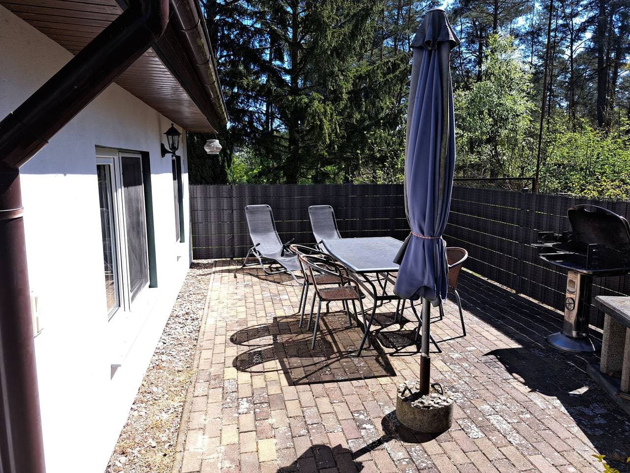 Foto 2 von 24: Mit Terrasse mitten im Grünen